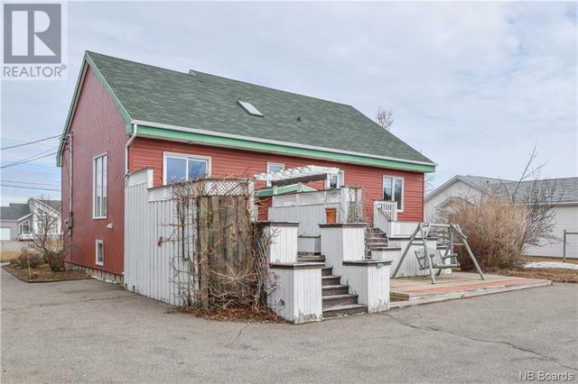 304 Savoie Ouest Street, House detached with 5 bedrooms, 2 bathrooms and null parking in Caraquet NB | Image 5