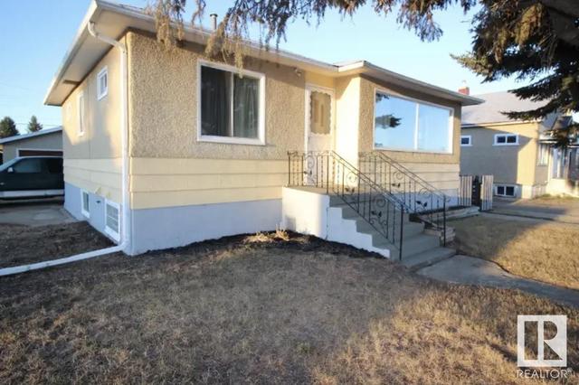 4761 50 Av, House detached with 5 bedrooms, 2 bathrooms and null parking in Vegreville AB | Image 28