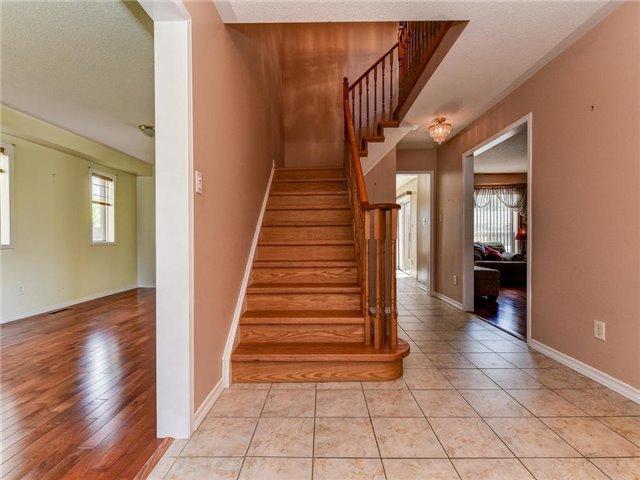 523 Ormond Dr, House detached with 4 bedrooms, 3 bathrooms and 2 parking in Oshawa ON | Image 2