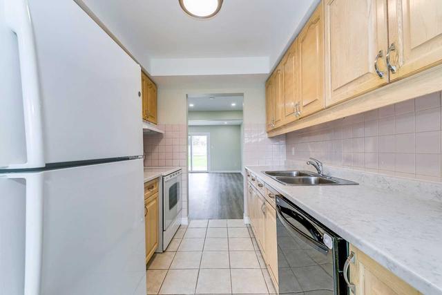 2167 Melissa Cres, House attached with 3 bedrooms, 3 bathrooms and 3 parking in Burlington ON | Image 3
