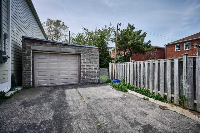 15 Memorial Park Ave, House semidetached with 3 bedrooms, 2 bathrooms and 2 parking in Toronto ON | Image 31