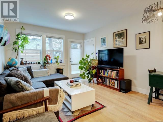 1 - 1146 Caledonia Ave, Condo with 2 bedrooms, 1 bathrooms and 1 parking in Victoria BC | Image 4