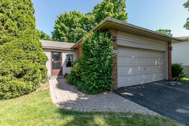 32 Patricia Ave, House detached with 3 bedrooms, 2 bathrooms and 6 parking in Barrie ON | Image 12