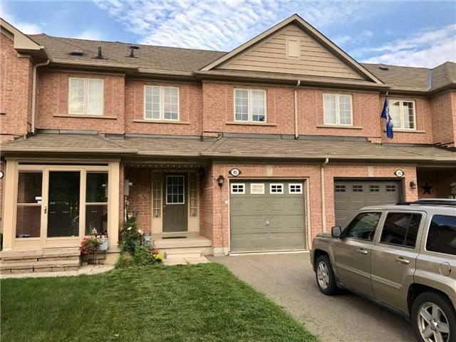 85 Crystal Glen Cres, House attached with 3 bedrooms, 2 bathrooms and 2 parking in Brampton ON | Image 1
