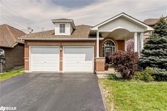 33 Meyer Avenue, House detached with 4 bedrooms, 3 bathrooms and null parking in Barrie ON | Image 1