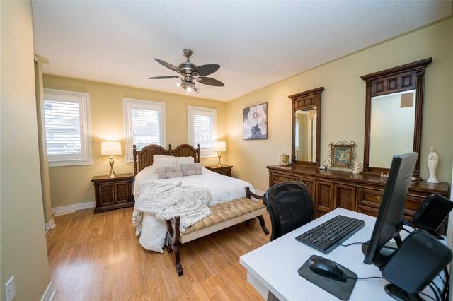 78 Bentley Cres, House attached with 3 bedrooms, 3 bathrooms and 3 parking in Barrie ON | Image 2