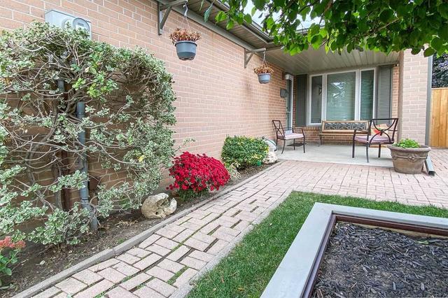 75 Merkley Sq, House detached with 3 bedrooms, 2 bathrooms and 3 parking in Toronto ON | Image 15