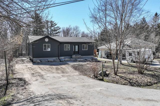 960 Memorial Ave, House detached with 2 bedrooms, 2 bathrooms and 6 parking in Oro Medonte ON | Image 1