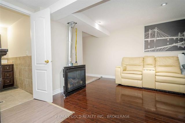 54 Gladstone Sq, House detached with 3 bedrooms, 2 bathrooms and 3 parking in Brampton ON | Image 19