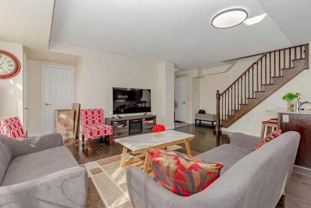 200 Veterans Dr, Townhouse with 3 bedrooms, 3 bathrooms and 2 parking in Brampton ON | Image 3