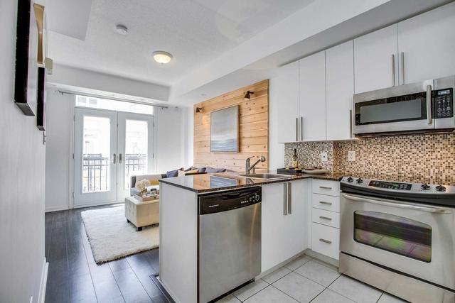 th28 - 78 Carr St, Townhouse with 2 bedrooms, 2 bathrooms and 1 parking in Toronto ON | Image 4