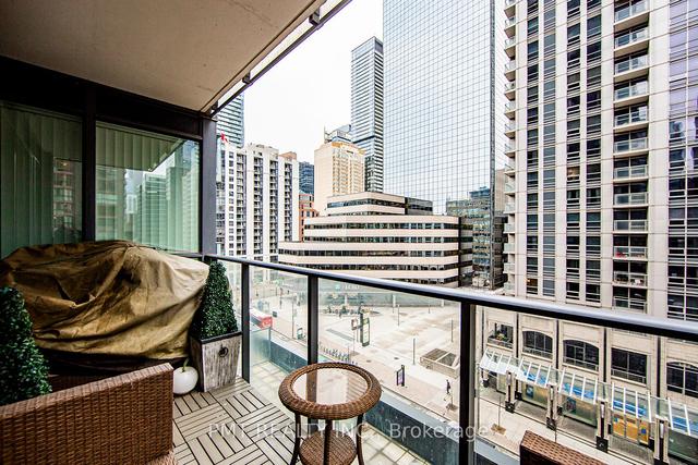 606 - 770 Bay St, Condo with 2 bedrooms, 2 bathrooms and 1 parking in Toronto ON | Image 16