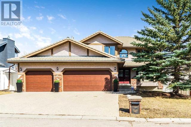 105 Candle Place Sw, House detached with 4 bedrooms, 3 bathrooms and 6 parking in Calgary AB | Image 1