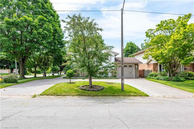 19 Simpson Road, House detached with 3 bedrooms, 2 bathrooms and 4 parking in St. Catharines ON | Image 13