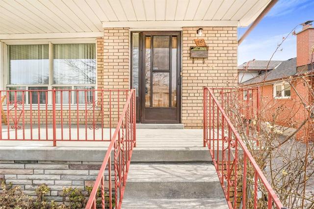 19 Featherwood Pl, House semidetached with 3 bedrooms, 2 bathrooms and 3 parking in Toronto ON | Image 30