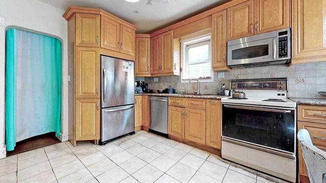 16 Ladysmith Ave, House semidetached with 3 bedrooms, 2 bathrooms and 0 parking in Toronto ON | Image 3