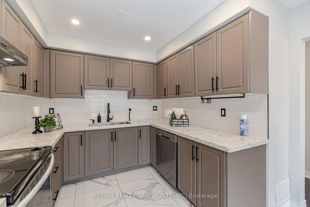 137 Ardwick Blvd, House semidetached with 3 bedrooms, 3 bathrooms and 2 parking in Toronto ON | Image 3