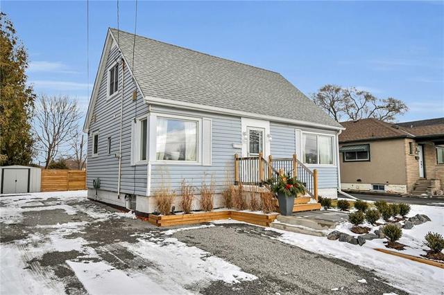 591 Mohawk Road E, House detached with 4 bedrooms, 2 bathrooms and 6 parking in Hamilton ON | Image 1