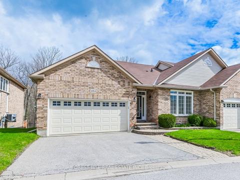 404 Morley Cook Cres, Townhouse with 2 bedrooms, 3 bathrooms and 2 parking in Newmarket ON | Card Image