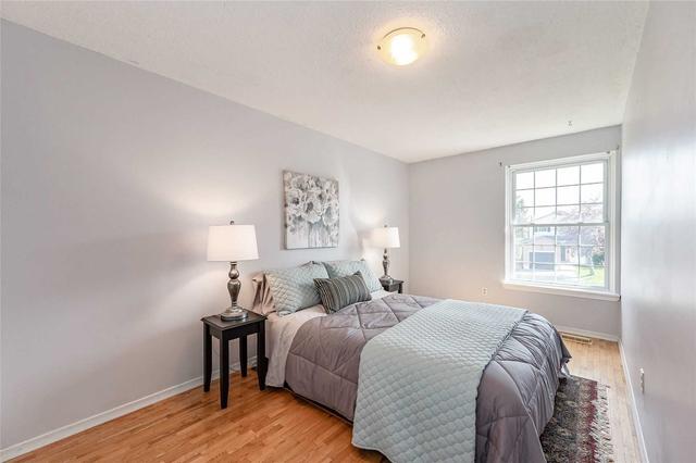 2377 Holyhead Dr, House semidetached with 3 bedrooms, 2 bathrooms and 5 parking in Burlington ON | Image 9