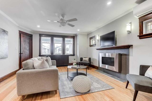 Upper - 27 Hammersmith Ave, House detached with 2 bedrooms, 1 bathrooms and 1 parking in Toronto ON | Image 2