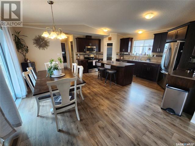 202 Brownlee Street, Home with 3 bedrooms, 2 bathrooms and null parking in Weyburn SK | Image 18