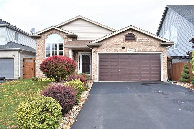 8097 Woodsview Crescent, House detached with 4 bedrooms, 2 bathrooms and null parking in Niagara Falls ON | Image 1