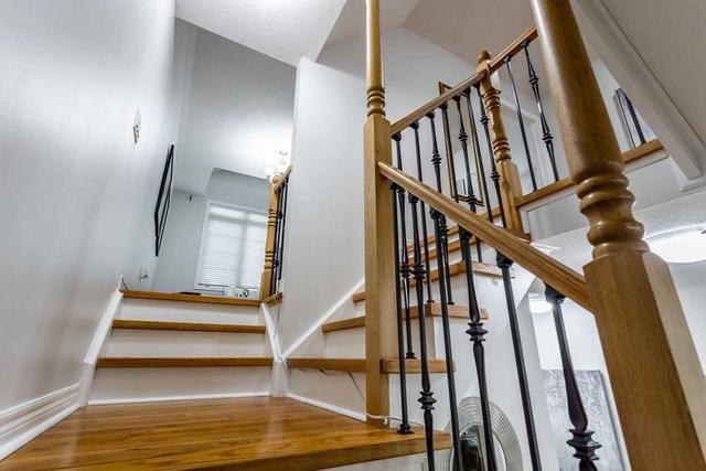 2400 Old Brompton Way, House attached with 4 bedrooms, 4 bathrooms and 3 parking in Oakville ON | Image 9