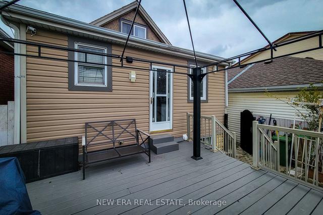 110 Graham Ave N, House detached with 3 bedrooms, 3 bathrooms and 2 parking in Hamilton ON | Image 35