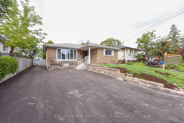 809 Bloor St, House detached with 3 bedrooms, 4 bathrooms and 5 parking in Mississauga ON | Image 12
