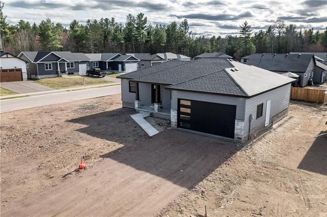 32 Durant Street, House detached with 4 bedrooms, 3 bathrooms and 4 parking in Petawawa ON | Image 4