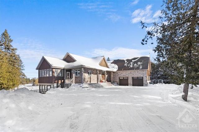 980 Upper Dwyer Hill Road, House detached with 4 bedrooms, 3 bathrooms and 10 parking in Ottawa ON | Image 1