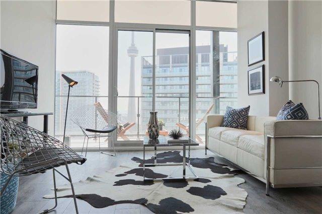 lph12 - 125 Peter St, Condo with 3 bedrooms, 2 bathrooms and 1 parking in Toronto ON | Image 2