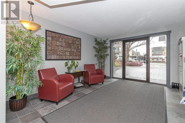 201 - 1024 Fairfield Rd, Condo with 2 bedrooms, 2 bathrooms and 1 parking in Victoria BC | Image 5