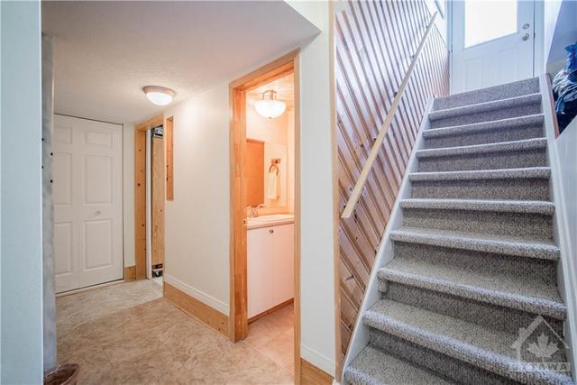 206 Castlefrank Road, House detached with 3 bedrooms, 2 bathrooms and 3 parking in Ottawa ON | Image 21