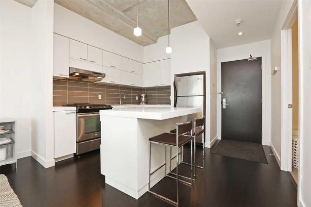 1016 - 55 Stewart St, Condo with 1 bedrooms, 1 bathrooms and 1 parking in Toronto ON | Image 11