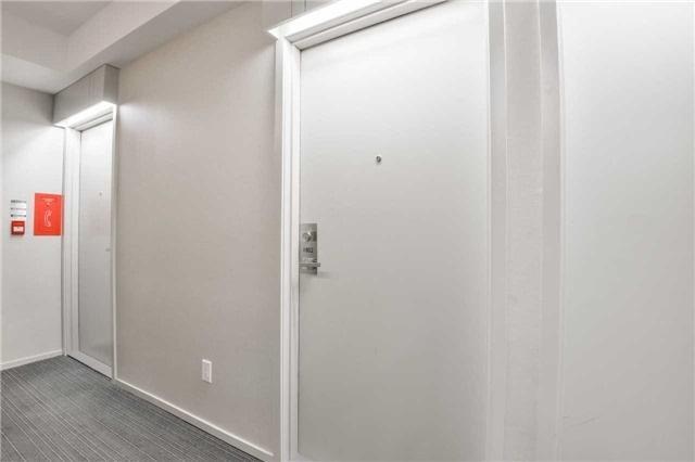 1802 - 101 Peter St, Condo with 0 bedrooms, 1 bathrooms and null parking in Toronto ON | Image 3