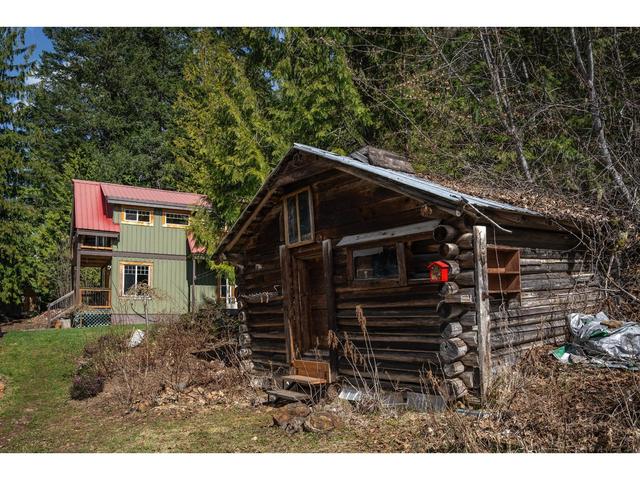 8788 Highway 6, House detached with 2 bedrooms, 2 bathrooms and null parking in Central Kootenay H BC | Image 53
