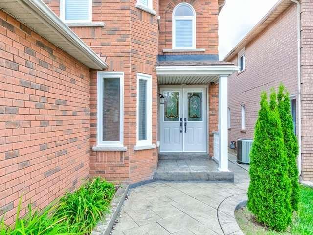 6673 Lisgar Dr, House detached with 4 bedrooms, 4 bathrooms and 3 parking in Mississauga ON | Image 2