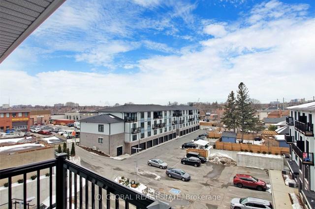 15 - 630 Rogers Rd, Townhouse with 2 bedrooms, 2 bathrooms and 1 parking in Toronto ON | Image 9
