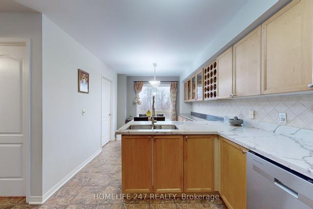 118 Jenkinson Way, Townhouse with 3 bedrooms, 3 bathrooms and 2 parking in Toronto ON | Image 2