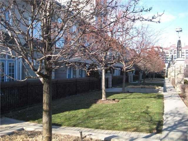 Th07 - 3 Rean Dr, Townhouse with 3 bedrooms, 3 bathrooms and 2 parking in Toronto ON | Image 2