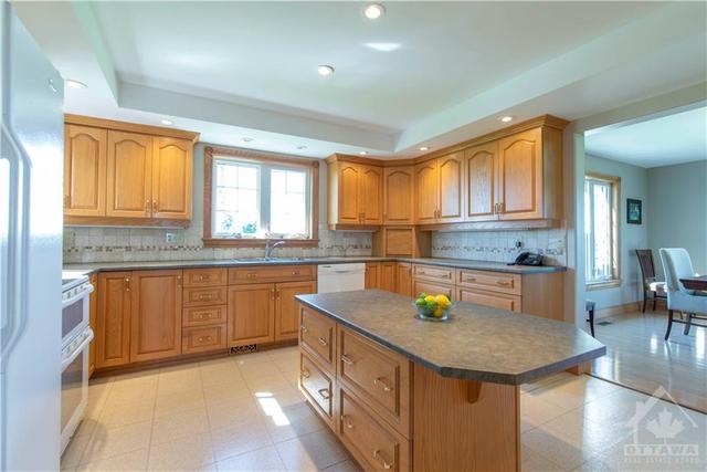 3541 Bongers Road, House detached with 4 bedrooms, 3 bathrooms and 20 parking in South Dundas ON | Image 7