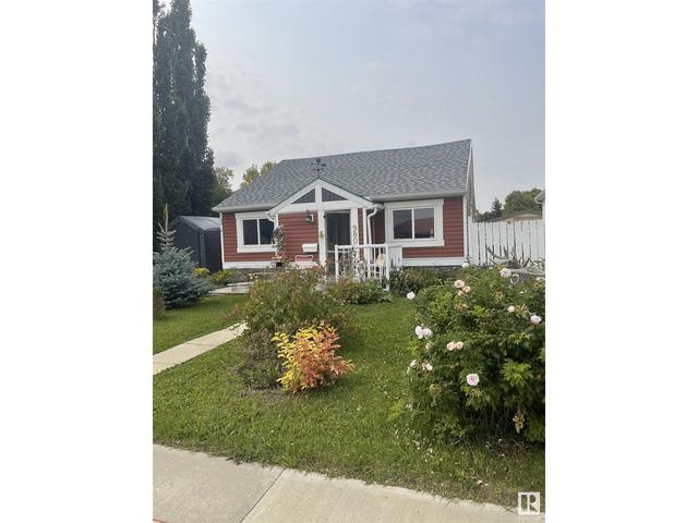 9804 100 St, House detached with 2 bedrooms, 1 bathrooms and null parking in Morinville AB | Image 1