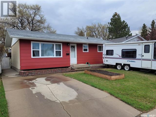 3413 33rd St W, House detached with 3 bedrooms, 1 bathrooms and null parking in Saskatoon SK | Card Image