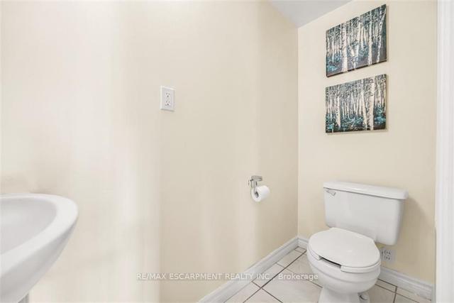 1537 King St E, House detached with 3 bedrooms, 2 bathrooms and 1 parking in Hamilton ON | Image 6