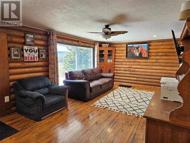 5961 Hillview Sub, House detached with 4 bedrooms, 2 bathrooms and 4 parking in Columbia Shuswap C BC | Image 12