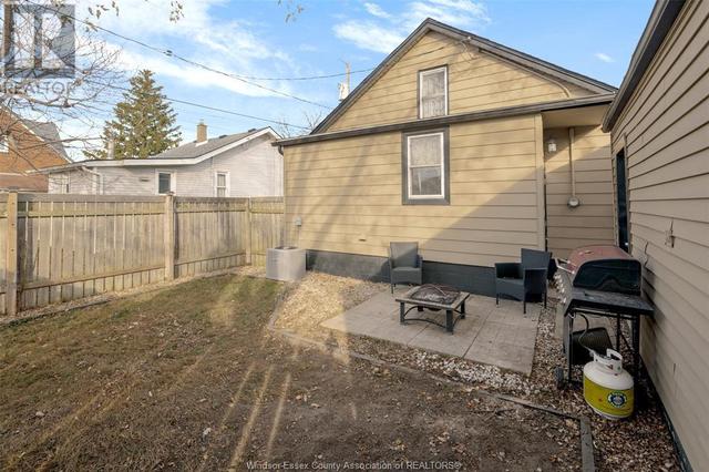 2639 Elsmere, House detached with 3 bedrooms, 1 bathrooms and null parking in Windsor ON | Image 20