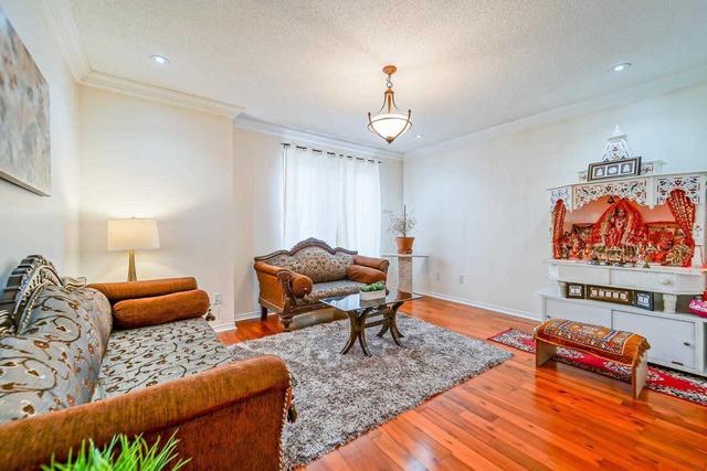 82 Botavia Downs Dr, House detached with 4 bedrooms, 4 bathrooms and 4 parking in Brampton ON | Image 8