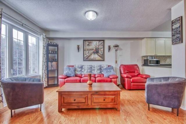 7 Tempo Way, House attached with 3 bedrooms, 3 bathrooms and 1 parking in Whitby ON | Image 8